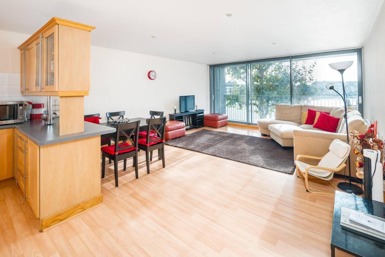 Bright 2 Bed 2 Bath Near Canary Wharf Londres