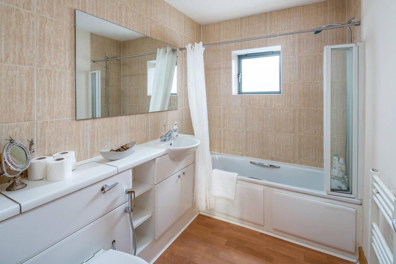 Bright 2 Bed 2 Bath Near Canary Wharf Apartamento
