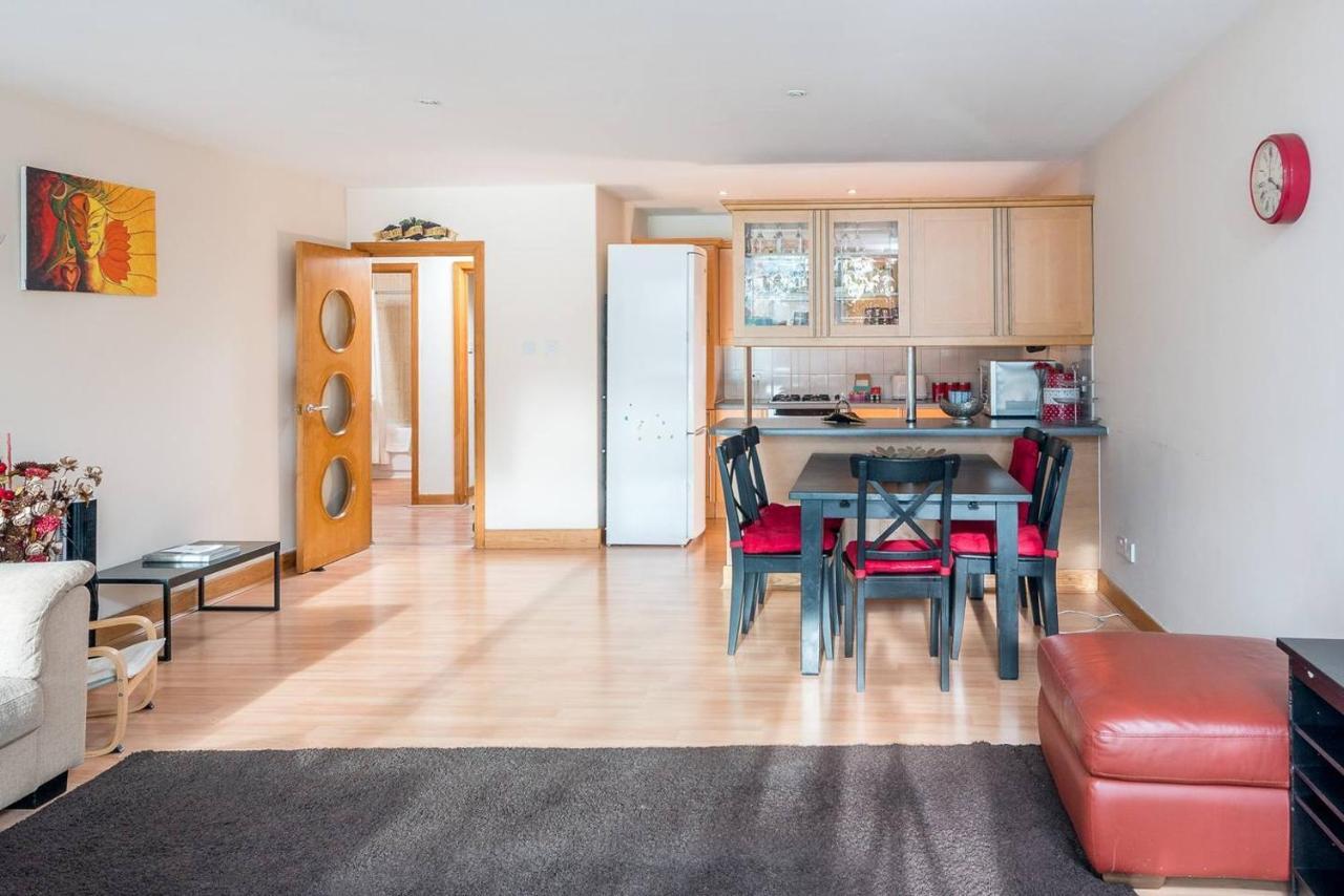 Bright 2 Bed 2 Bath Near Canary Wharf * Londres