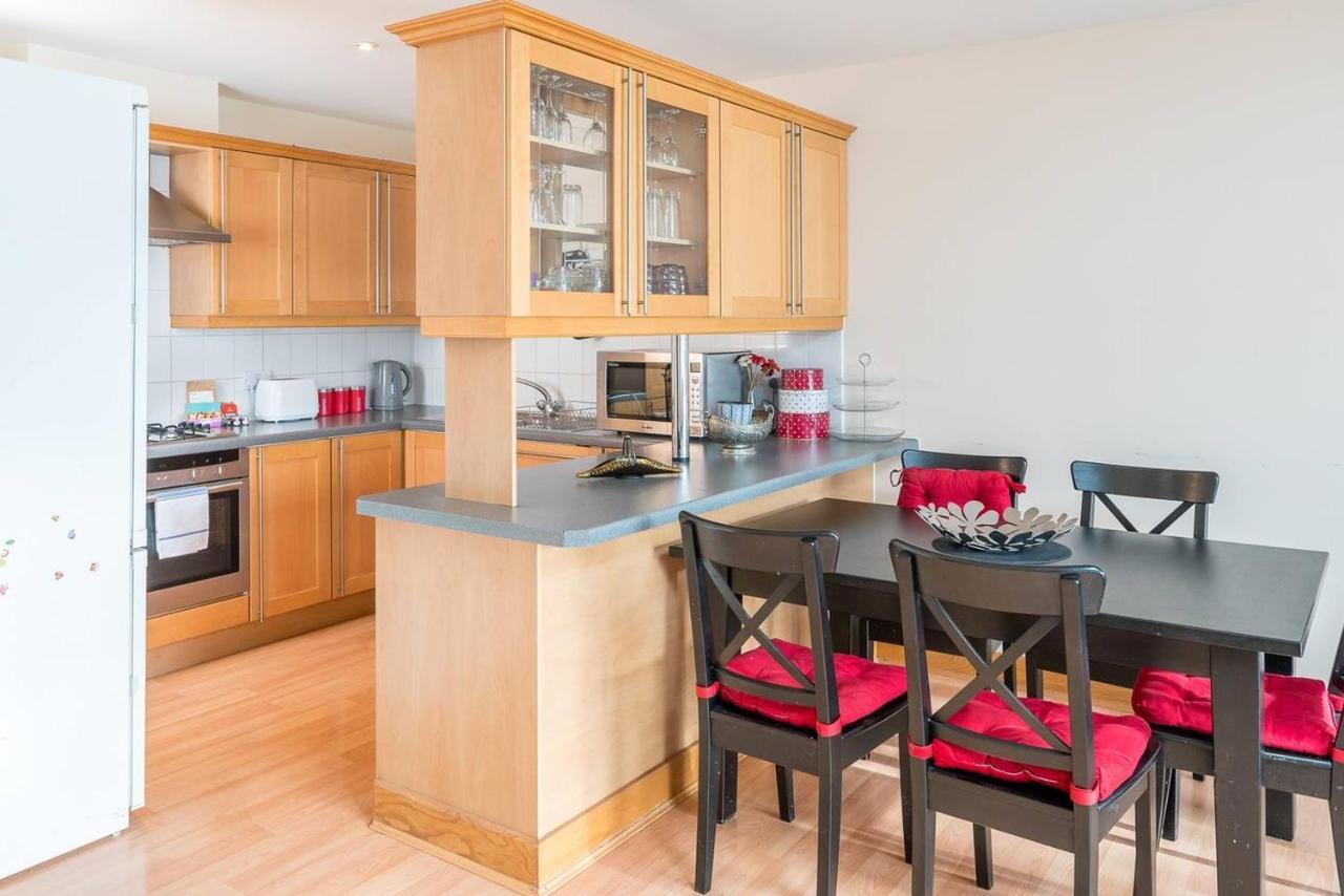 Bright 2 Bed 2 Bath Near Canary Wharf * Londres